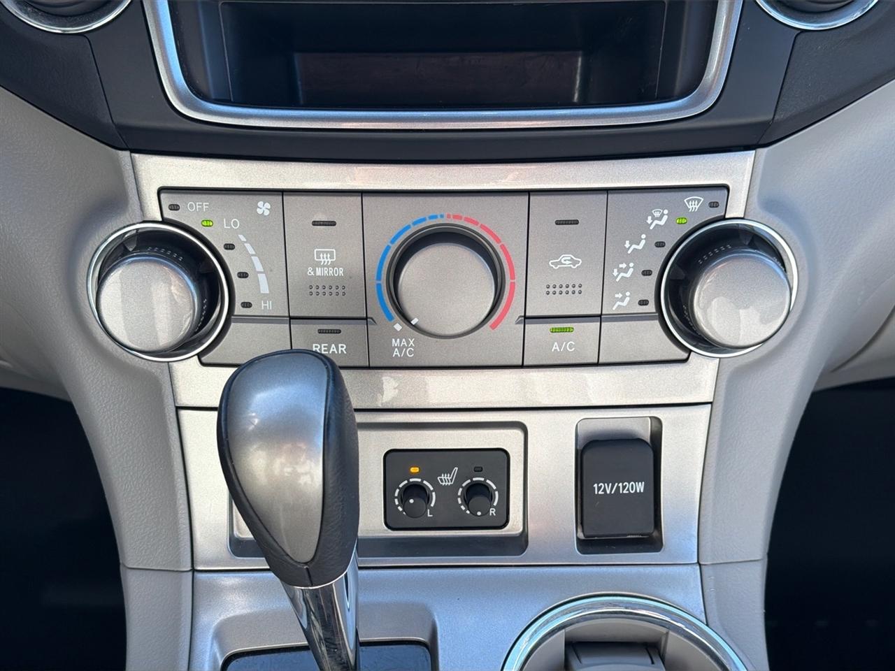 Toyota Highlander 4WD 4dr V6 (Natl) 2013