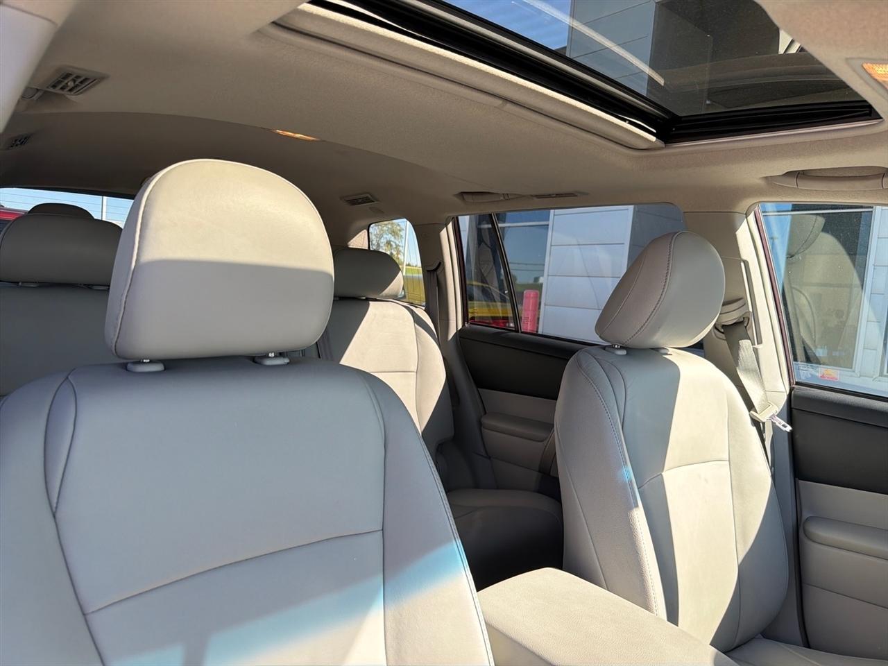 Toyota Highlander 4WD 4dr V6 (Natl) 2013