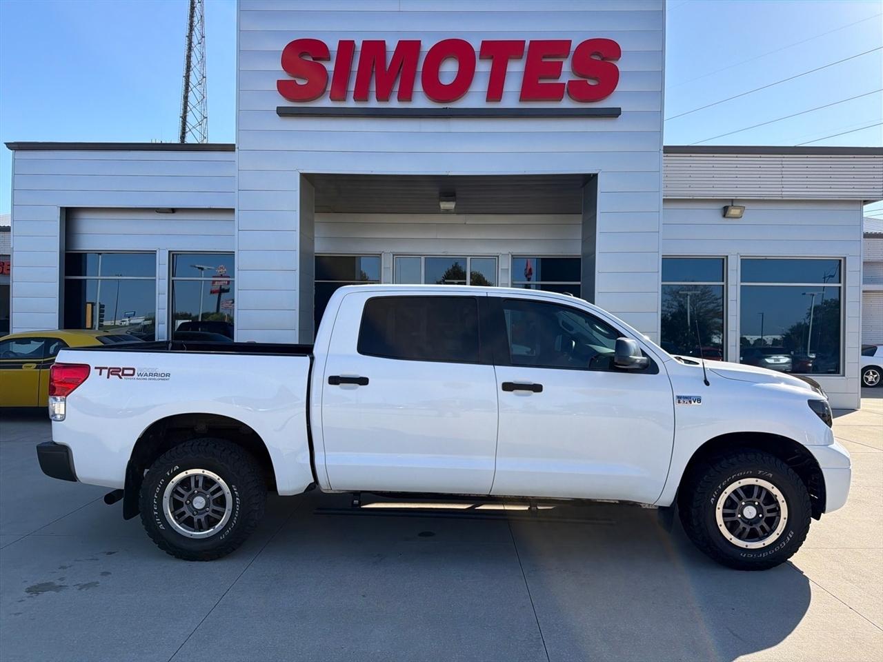 Toyota Tundra 4WD Truck CrewMax 5.7L FFV V8 6-Spd AT (Natl) 2011