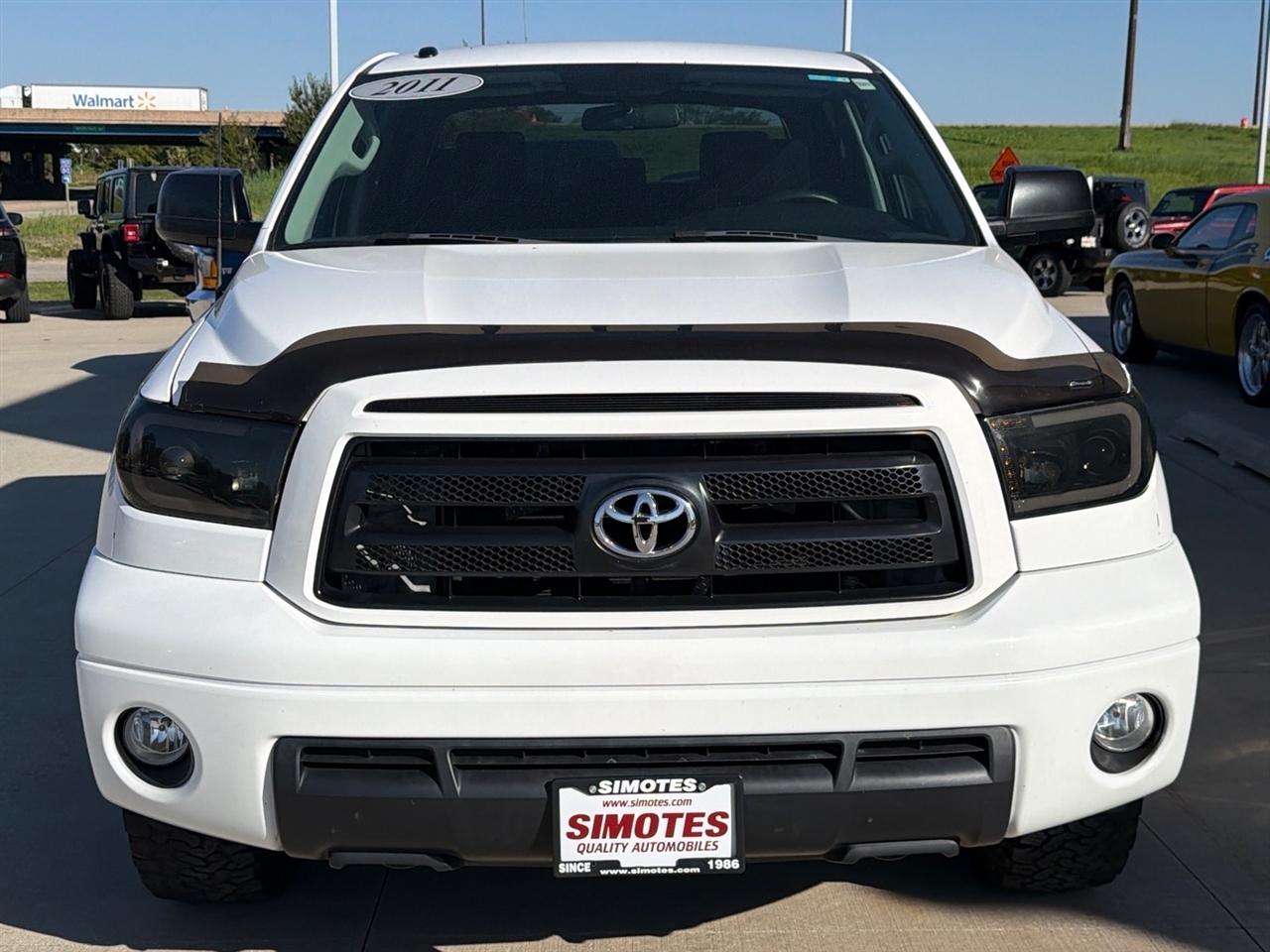 Toyota Tundra 4WD Truck CrewMax 5.7L FFV V8 6-Spd AT (Natl) 2011