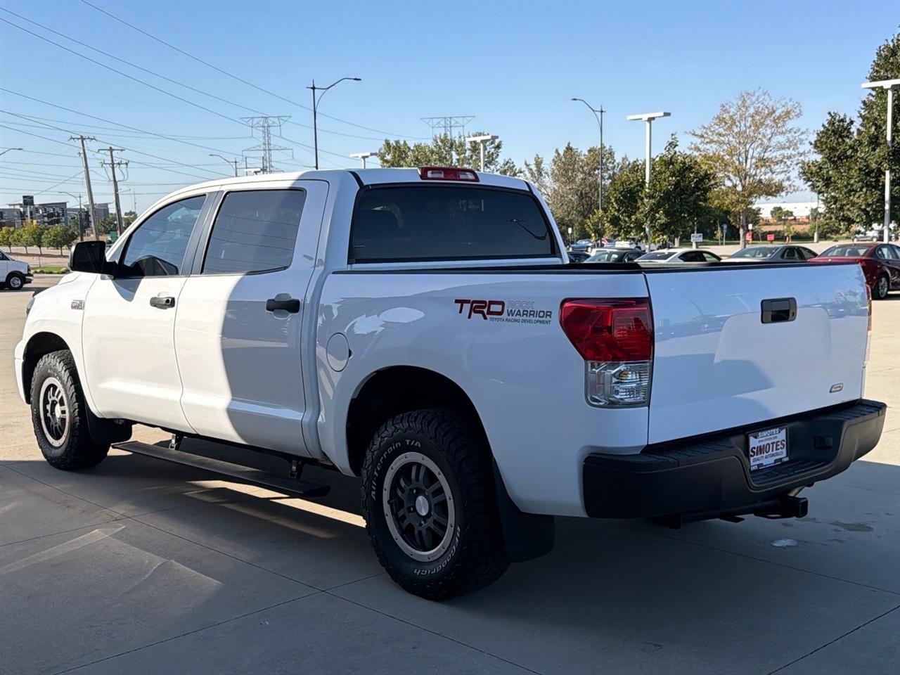 Toyota Tundra 4WD Truck CrewMax 5.7L FFV V8 6-Spd AT (Natl) 2011