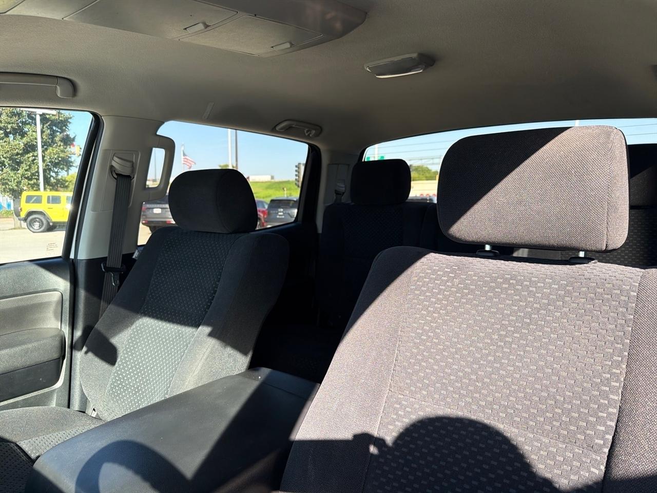 Toyota Tundra 4WD Truck CrewMax 5.7L FFV V8 6-Spd AT (Natl) 2011