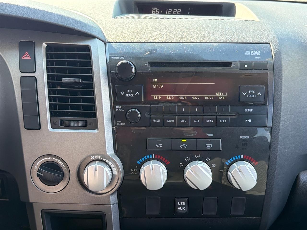Toyota Tundra 4WD Truck CrewMax 5.7L FFV V8 6-Spd AT (Natl) 2011