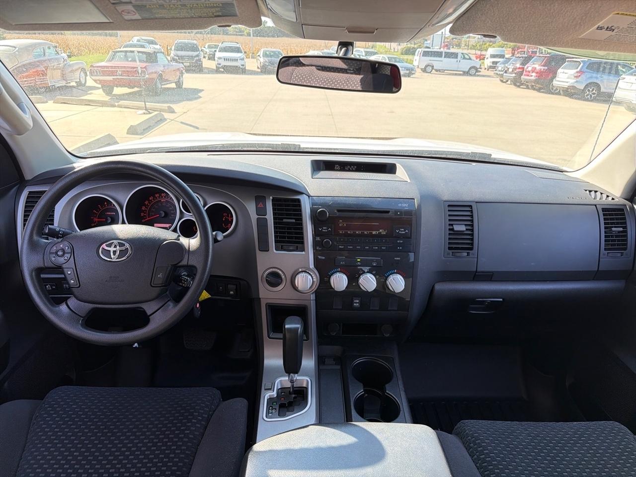 Toyota Tundra 4WD Truck CrewMax 5.7L FFV V8 6-Spd AT (Natl) 2011