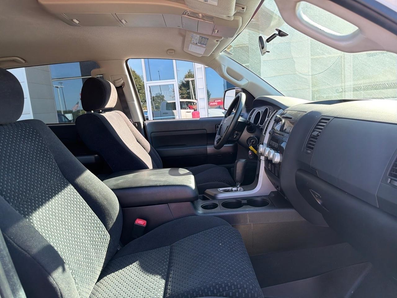 Toyota Tundra 4WD Truck CrewMax 5.7L FFV V8 6-Spd AT (Natl) 2011