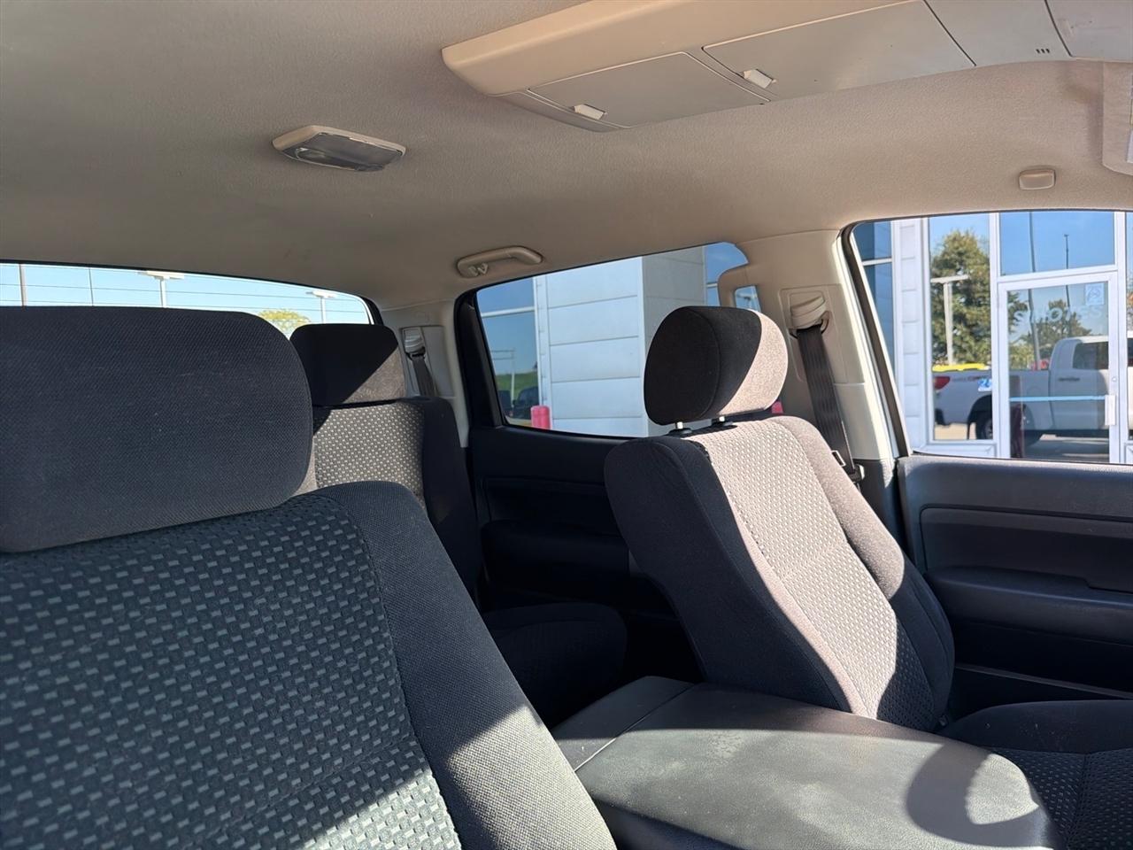 Toyota Tundra 4WD Truck CrewMax 5.7L FFV V8 6-Spd AT (Natl) 2011