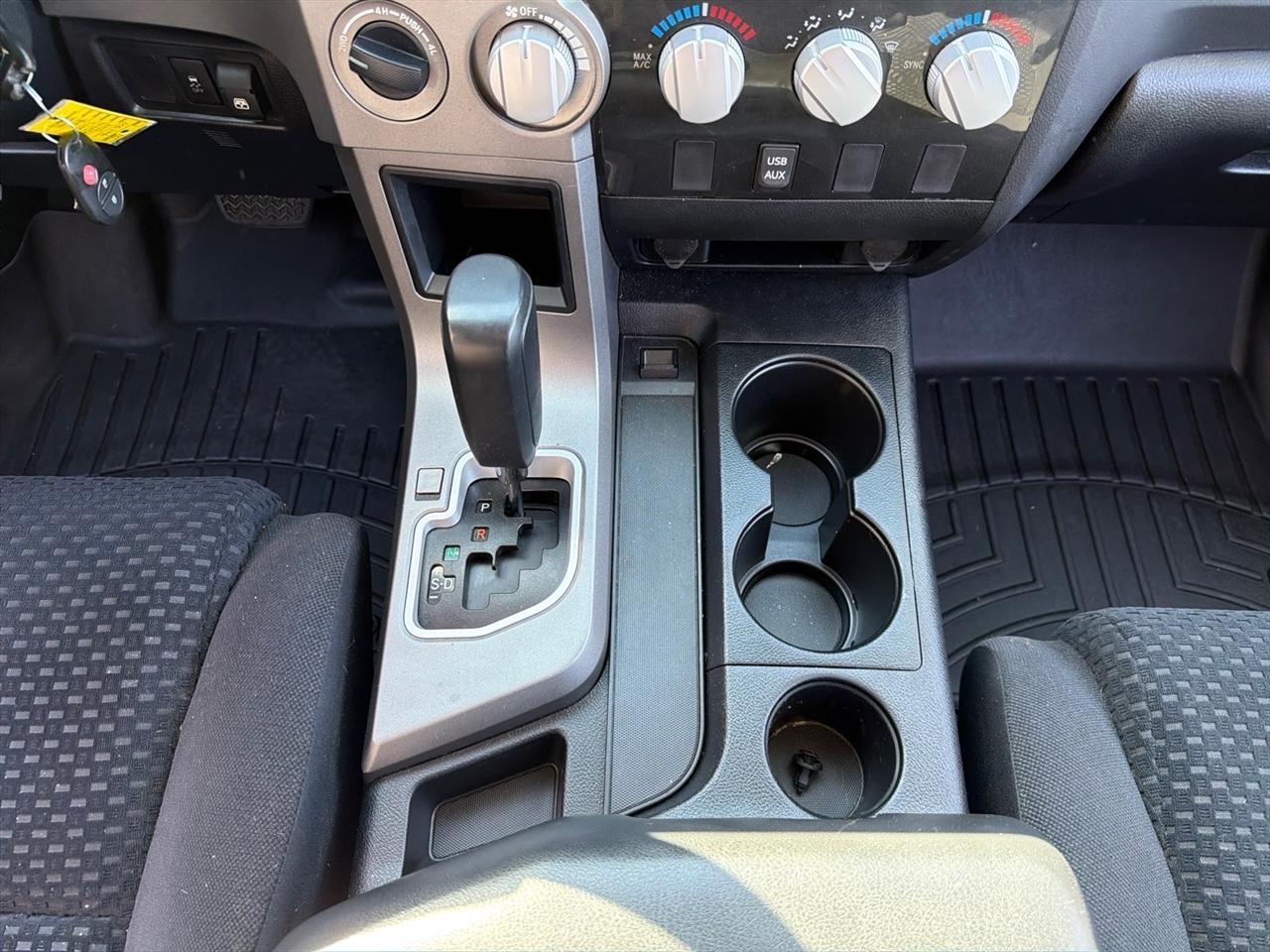 Toyota Tundra 4WD Truck CrewMax 5.7L FFV V8 6-Spd AT (Natl) 2011