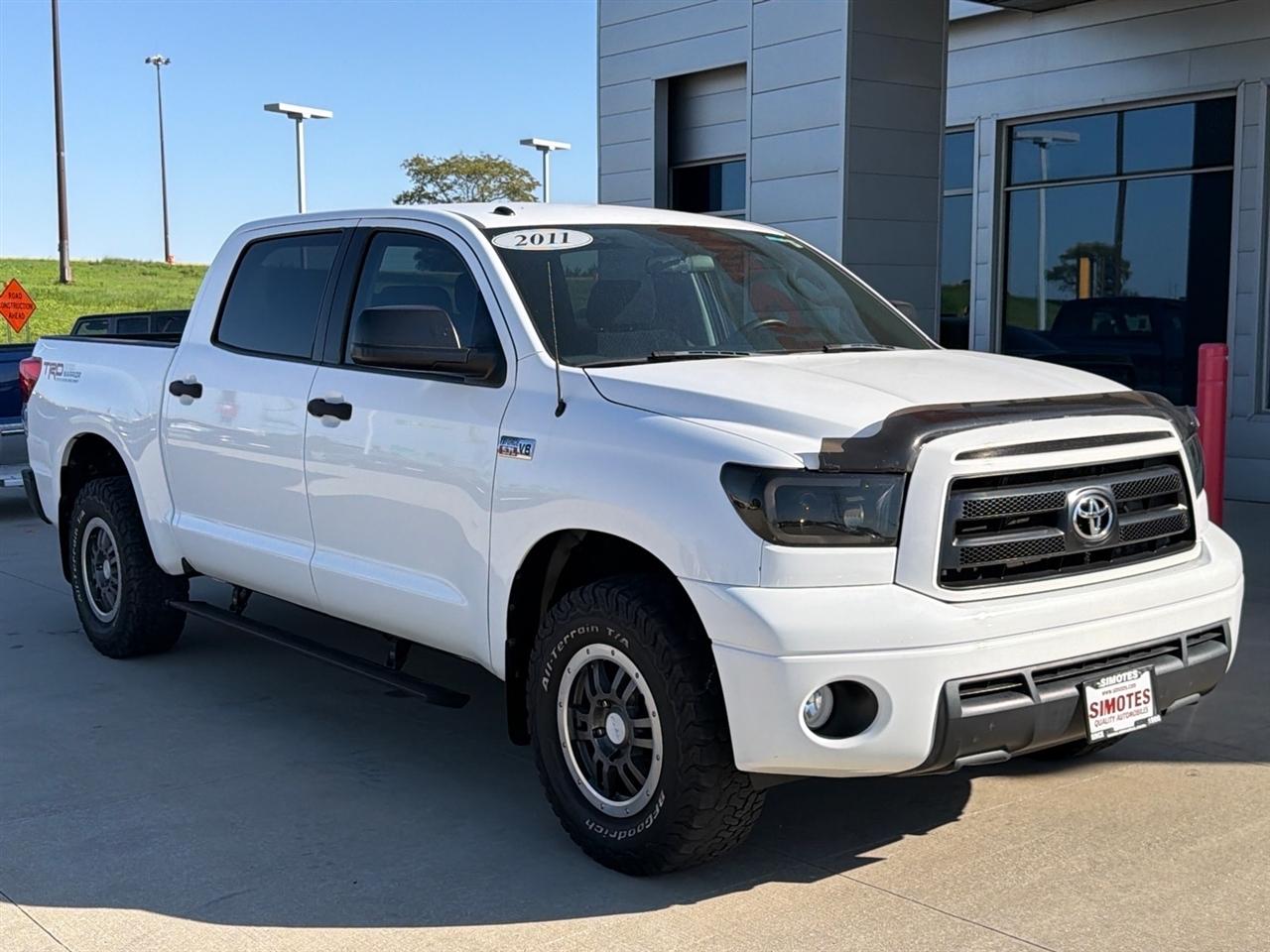 Toyota Tundra 4WD Truck CrewMax 5.7L FFV V8 6-Spd AT (Natl) 2011