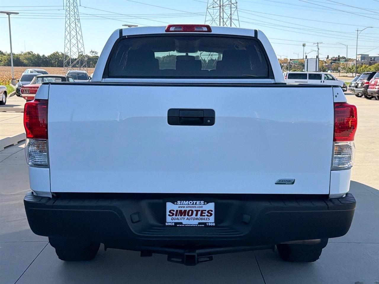 Toyota Tundra 4WD Truck CrewMax 5.7L FFV V8 6-Spd AT (Natl) 2011