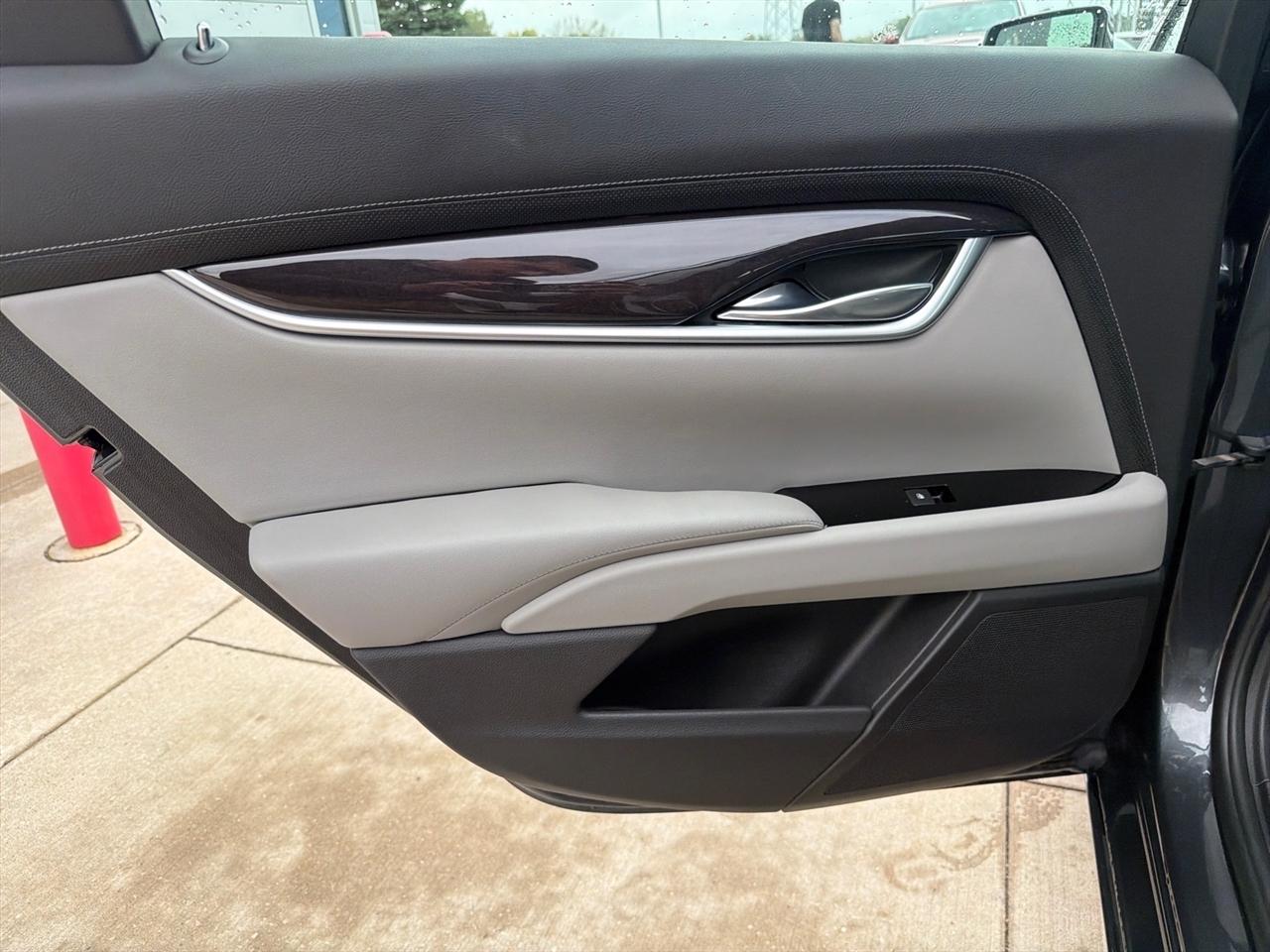 Cadillac XTS 4dr Sdn Luxury AWD 2017