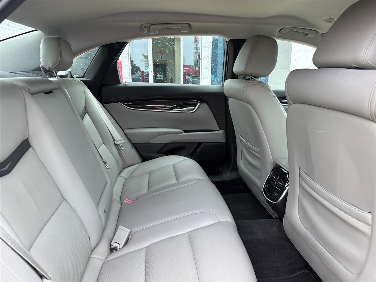 Cadillac XTS 4dr Sdn Luxury AWD 2017