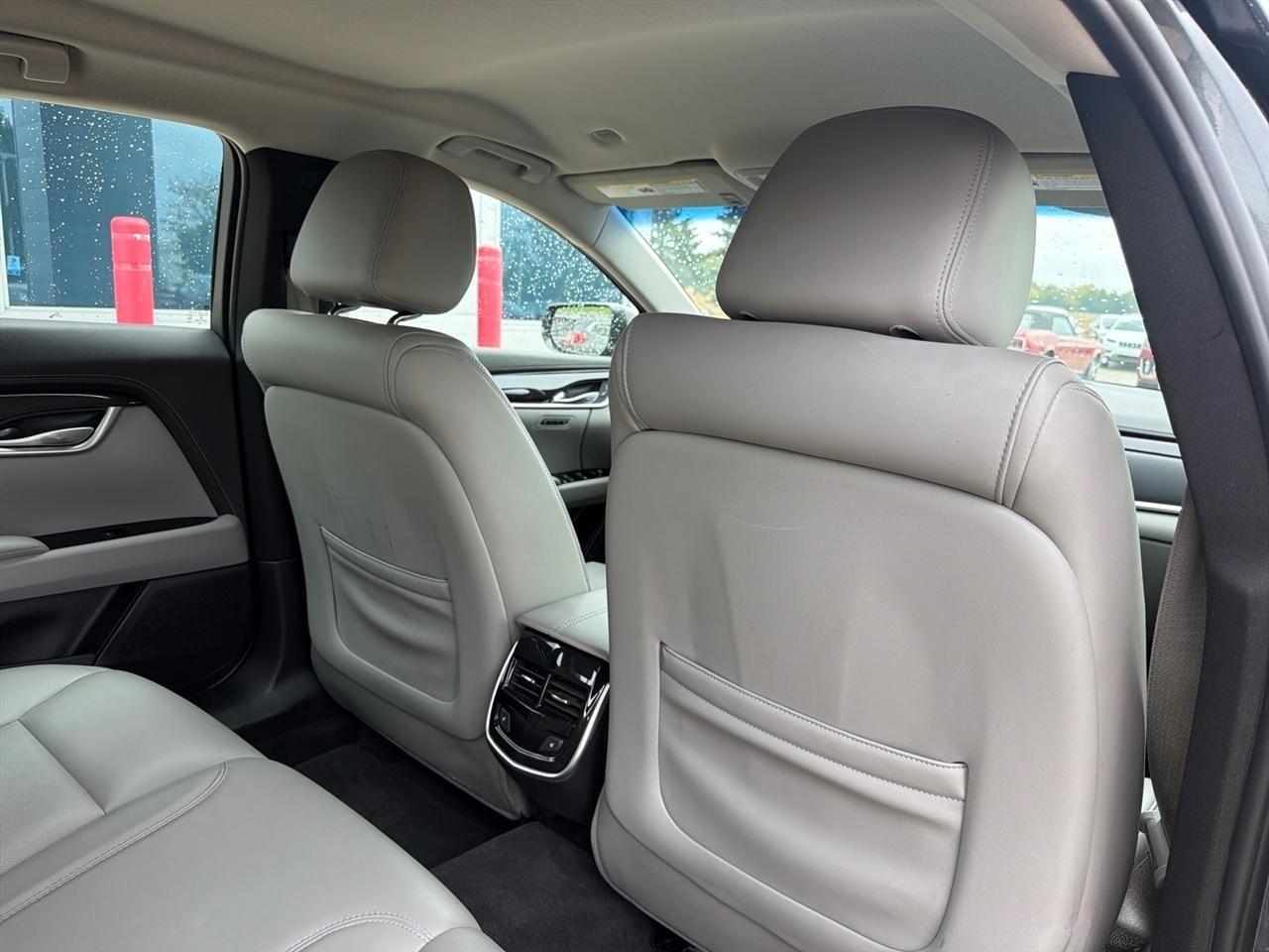 Cadillac XTS 4dr Sdn Luxury AWD 2017