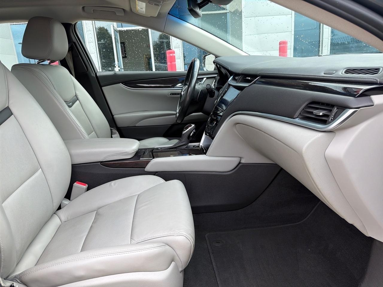 Cadillac XTS 4dr Sdn Luxury AWD 2017