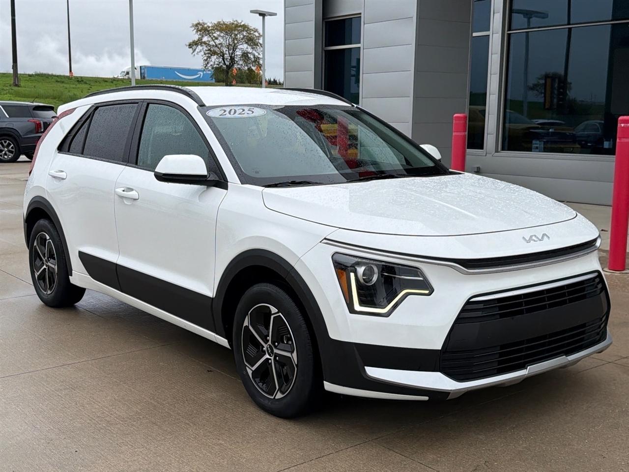 Kia Niro LX FWD 2025