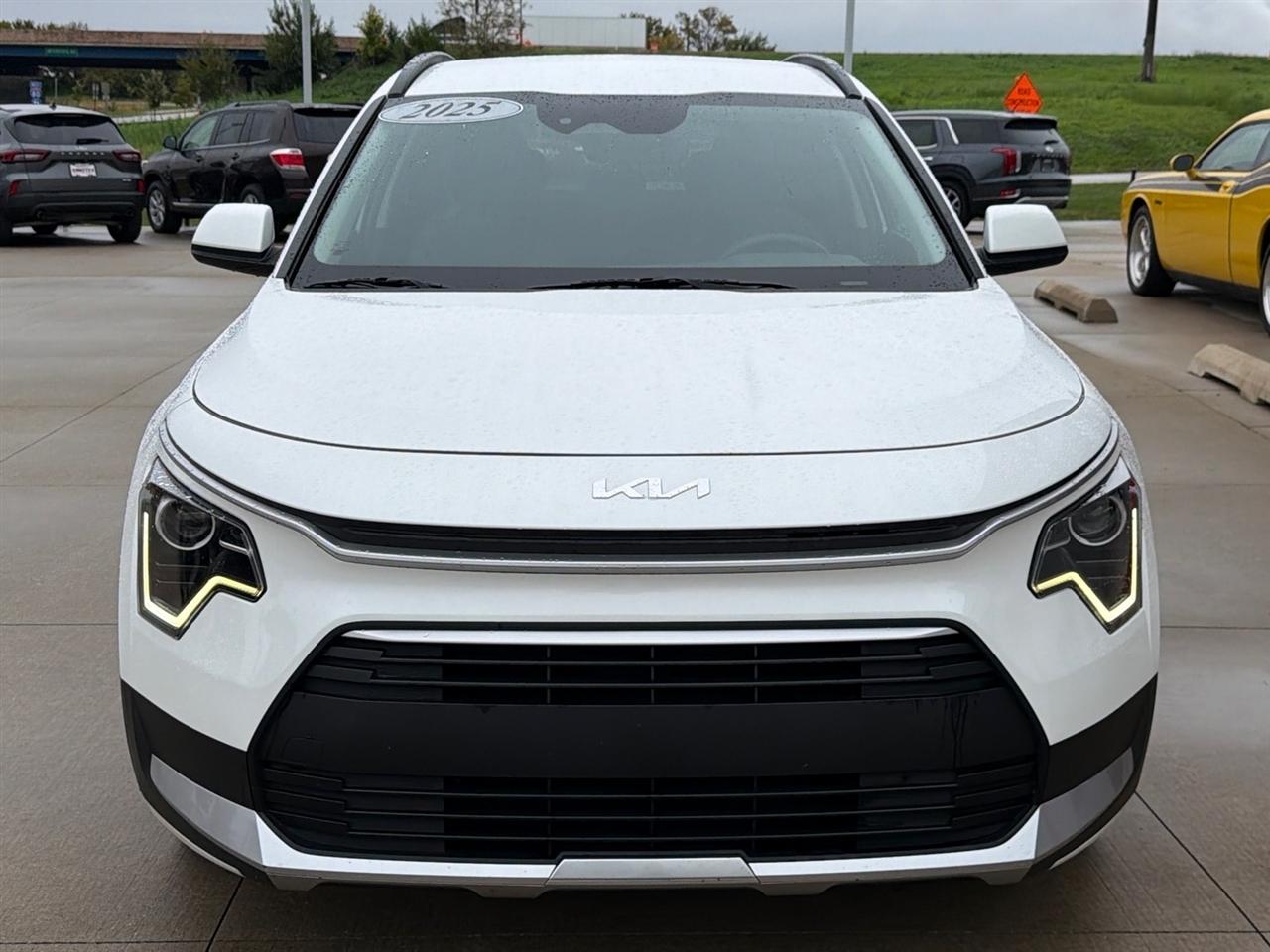 Kia Niro LX FWD 2025