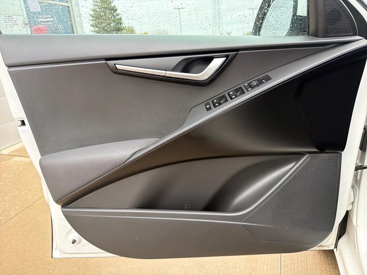 Kia Niro LX FWD 2025