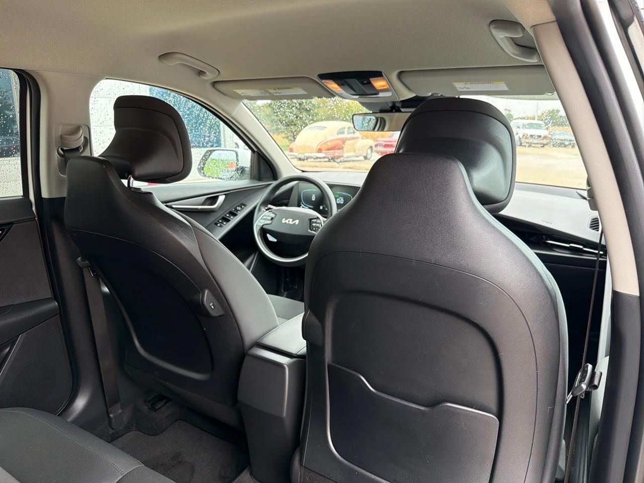 Kia Niro LX FWD 2025