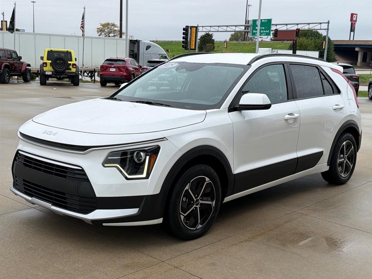 Kia Niro LX FWD 2025