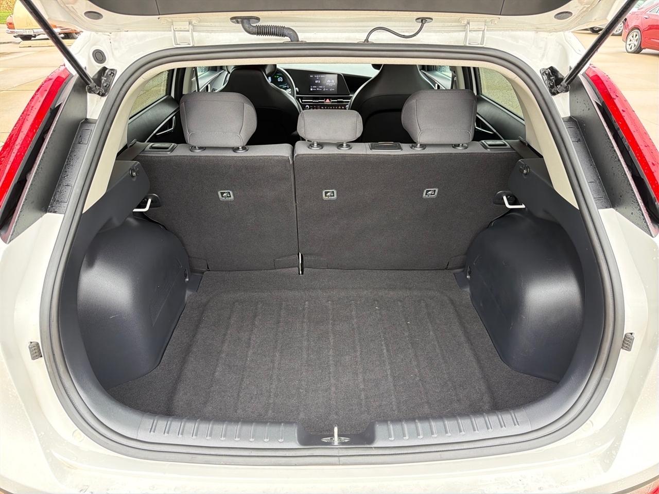 Kia Niro LX FWD 2025