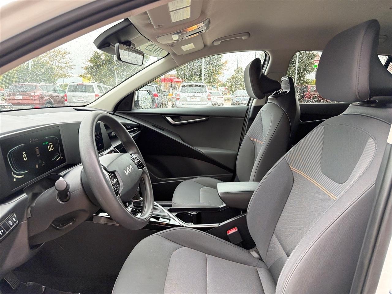 Kia Niro LX FWD 2025