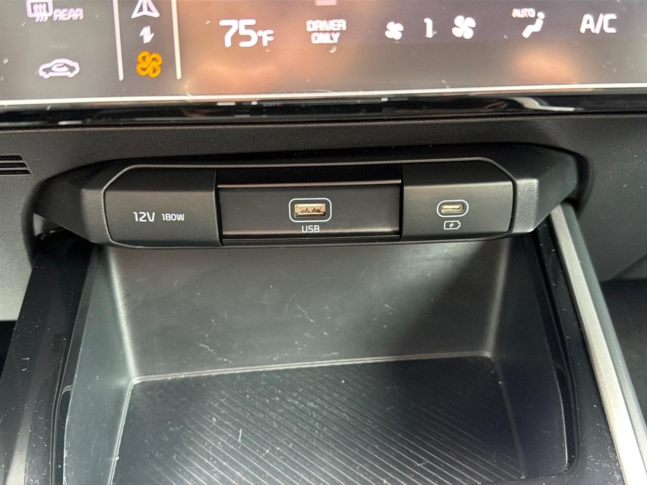 Kia Niro LX FWD 2025