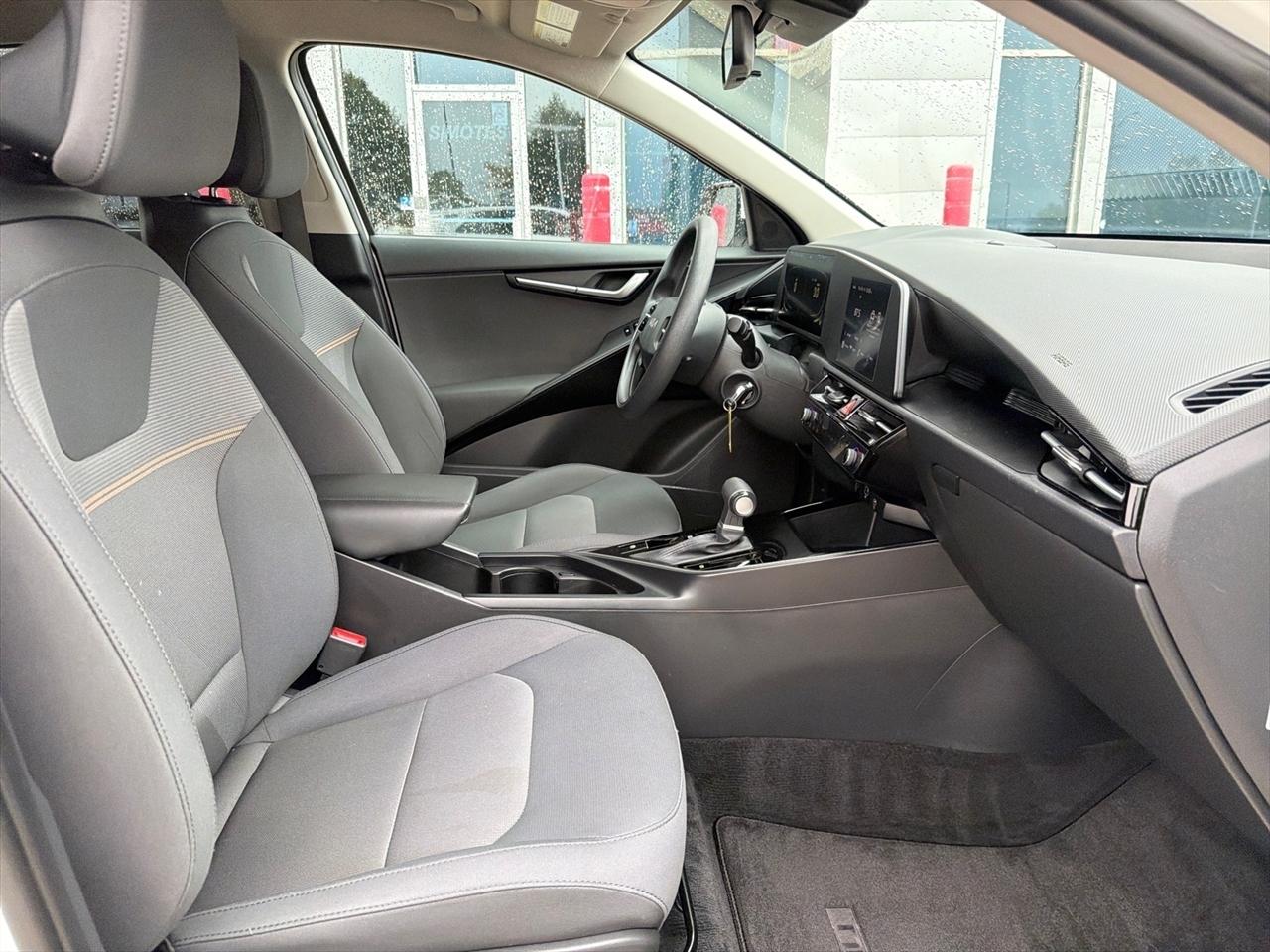 Kia Niro LX FWD 2025