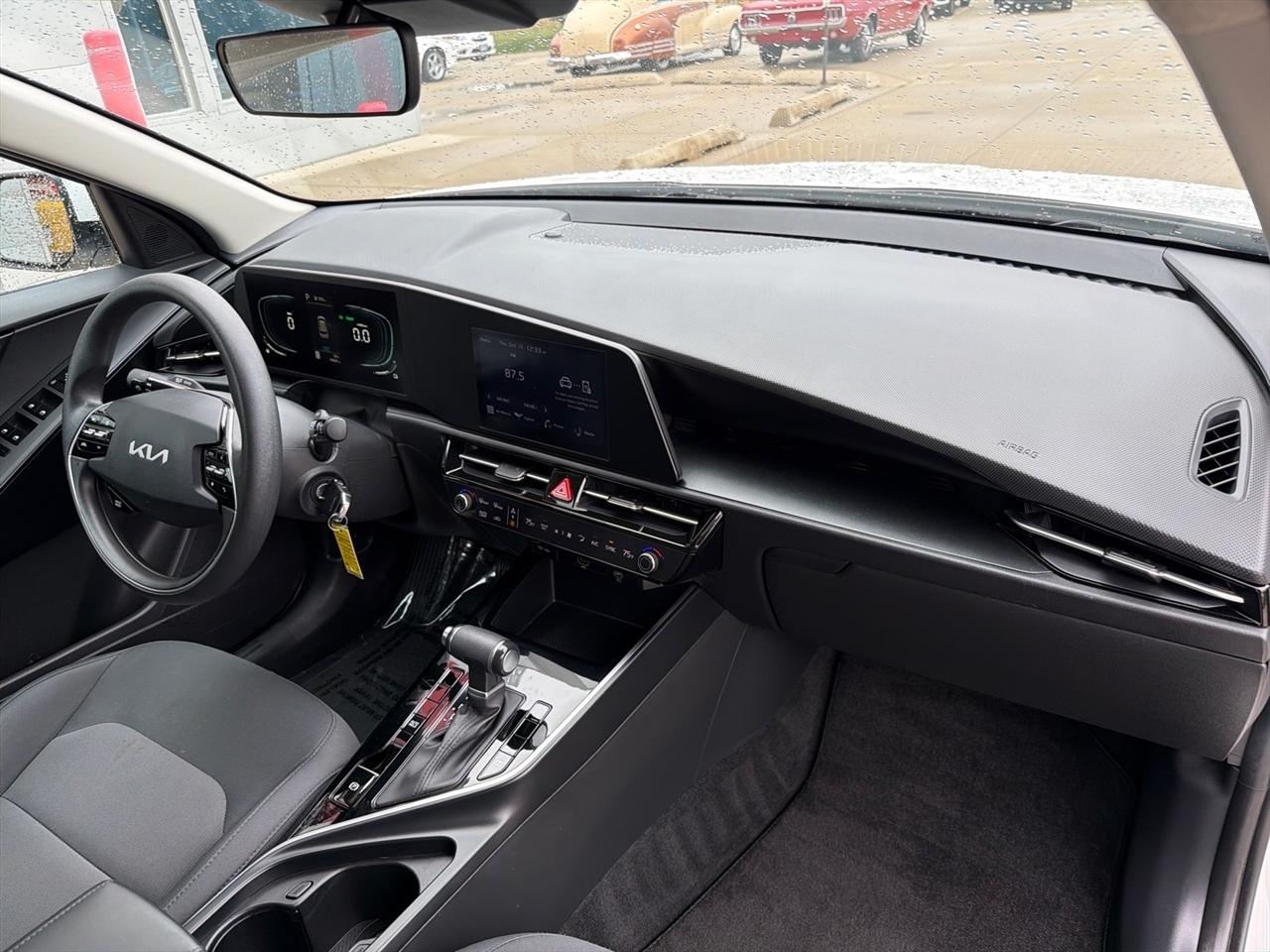Kia Niro LX FWD 2025