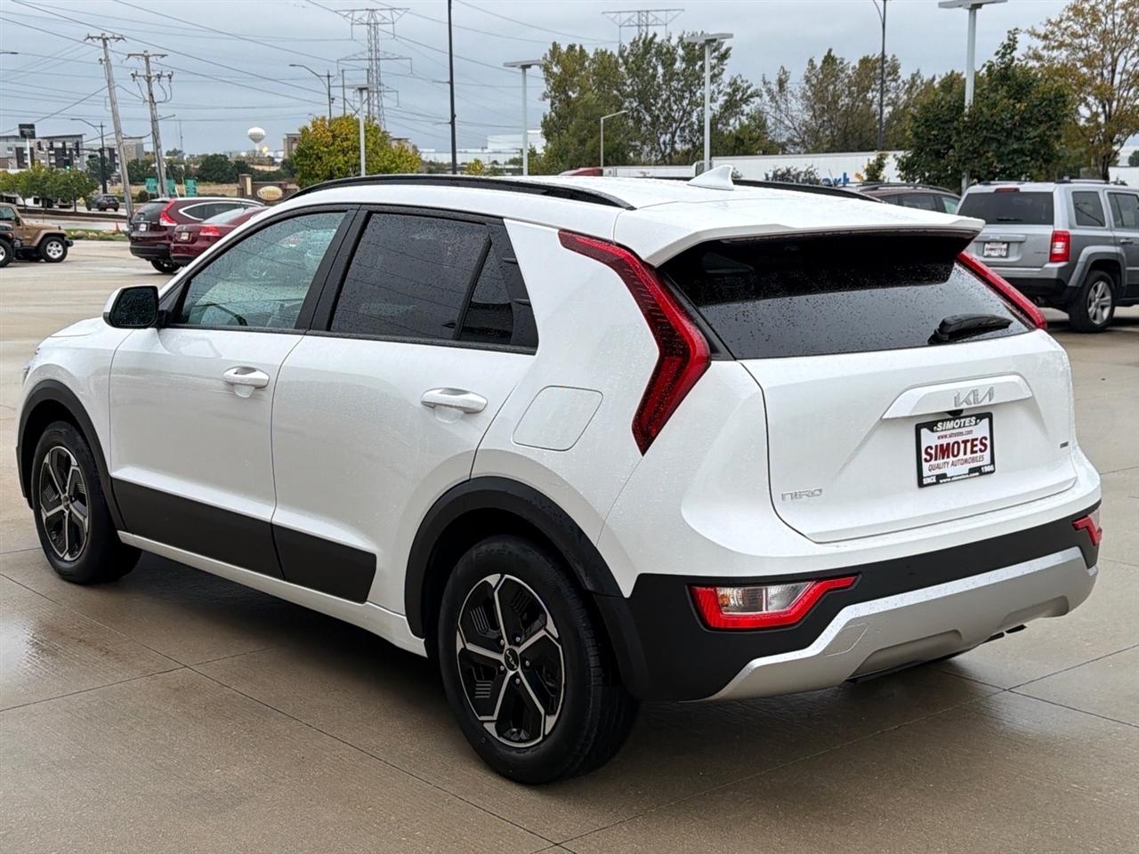 Kia Niro LX FWD 2025
