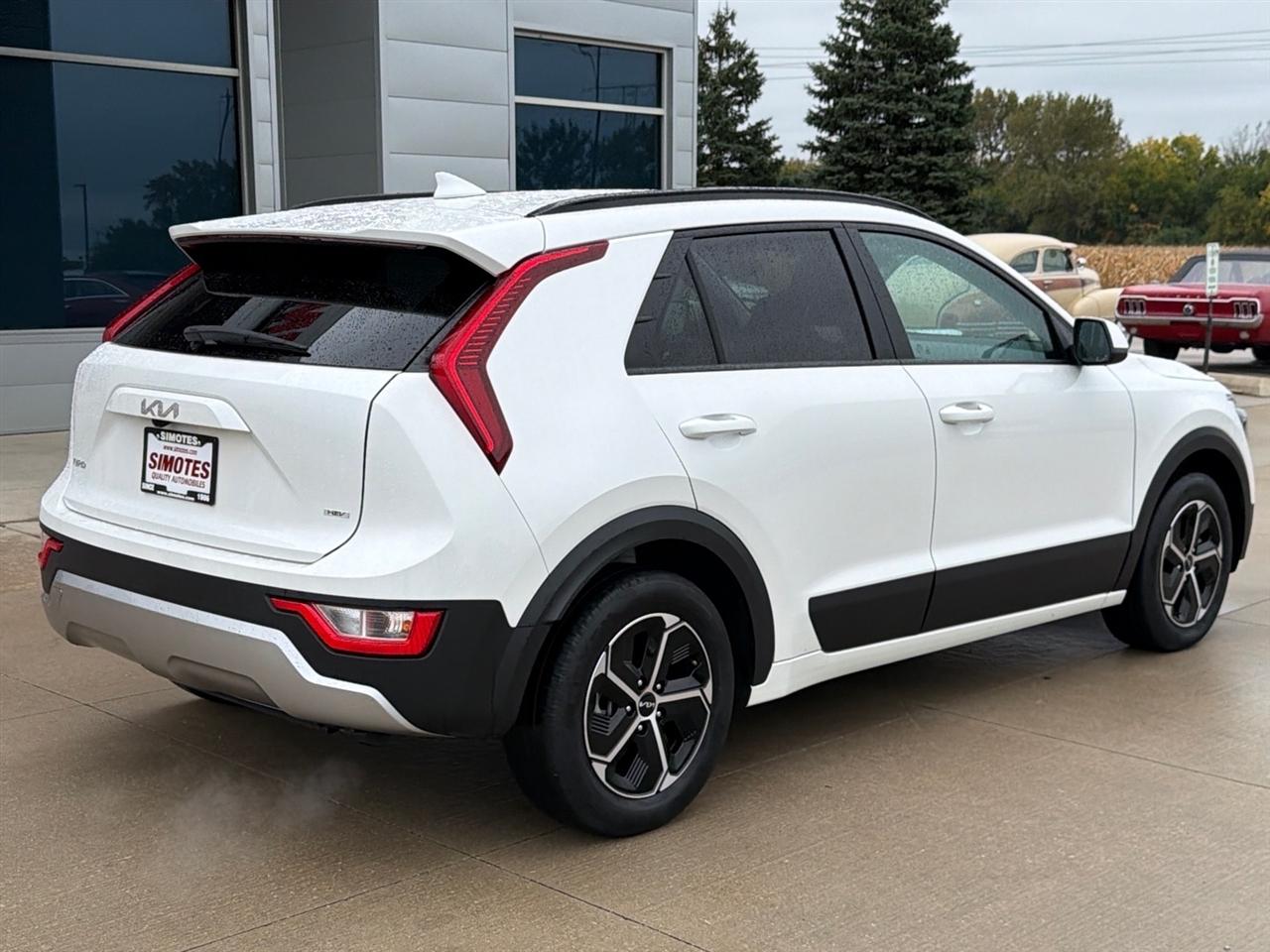 Kia Niro LX FWD 2025