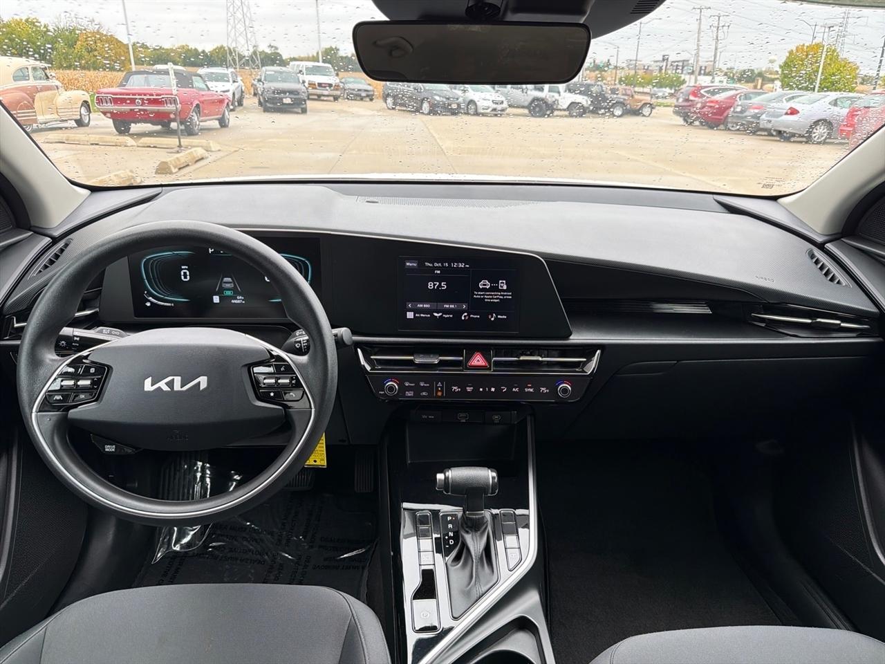 Kia Niro LX FWD 2025