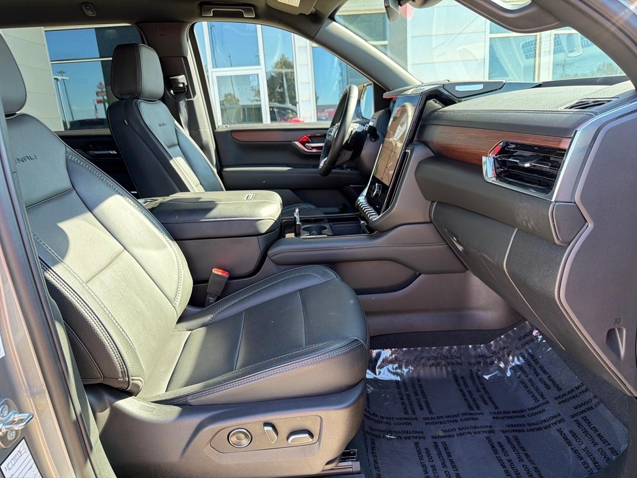 GMC Yukon XL 4WD 4dr Denali 2025