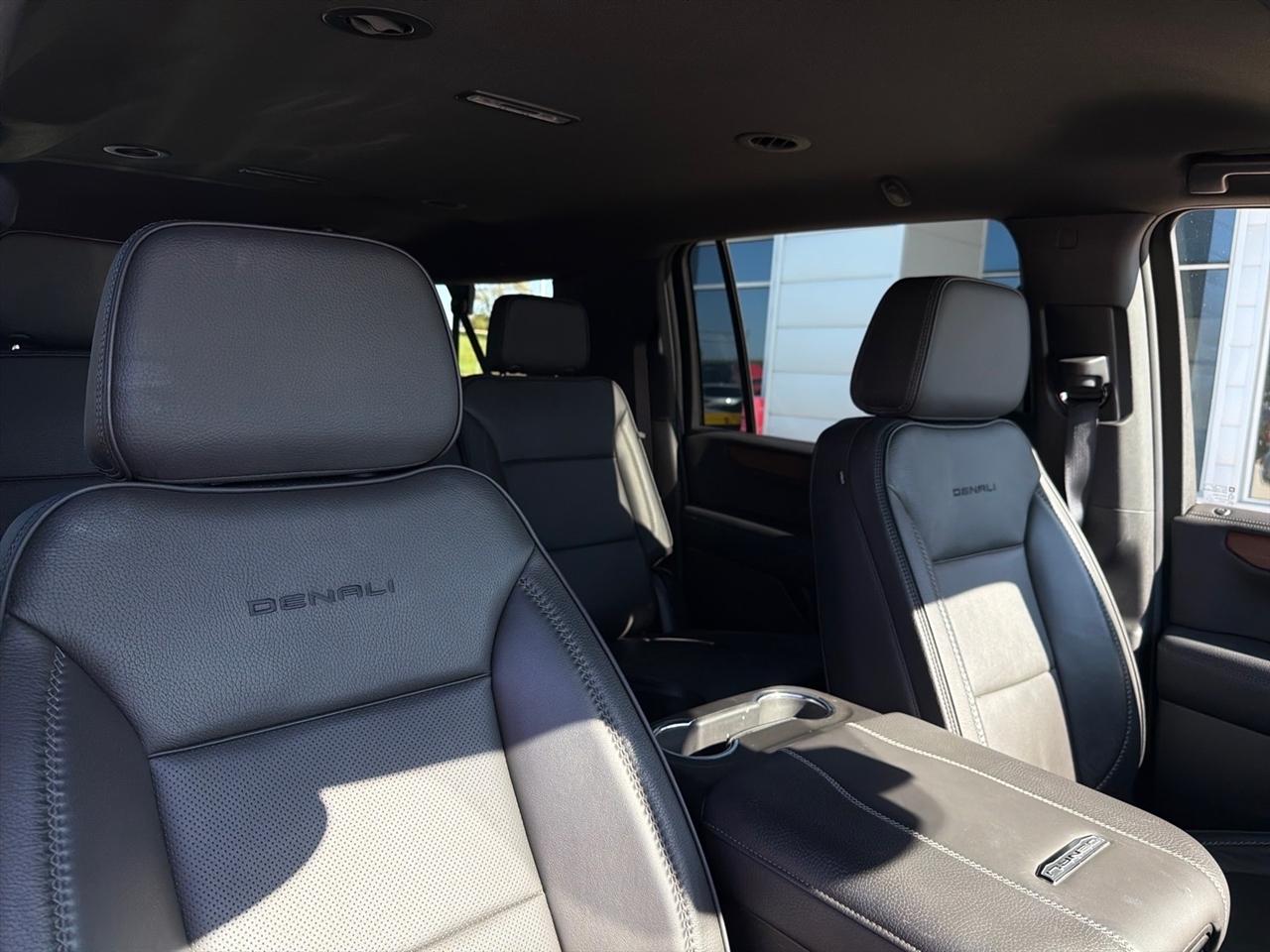 GMC Yukon XL 4WD 4dr Denali 2025