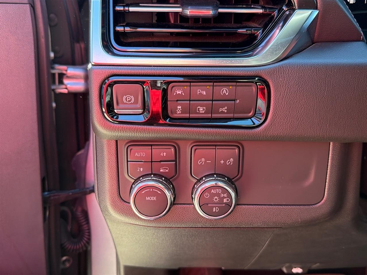 GMC Yukon XL 4WD 4dr Denali 2025
