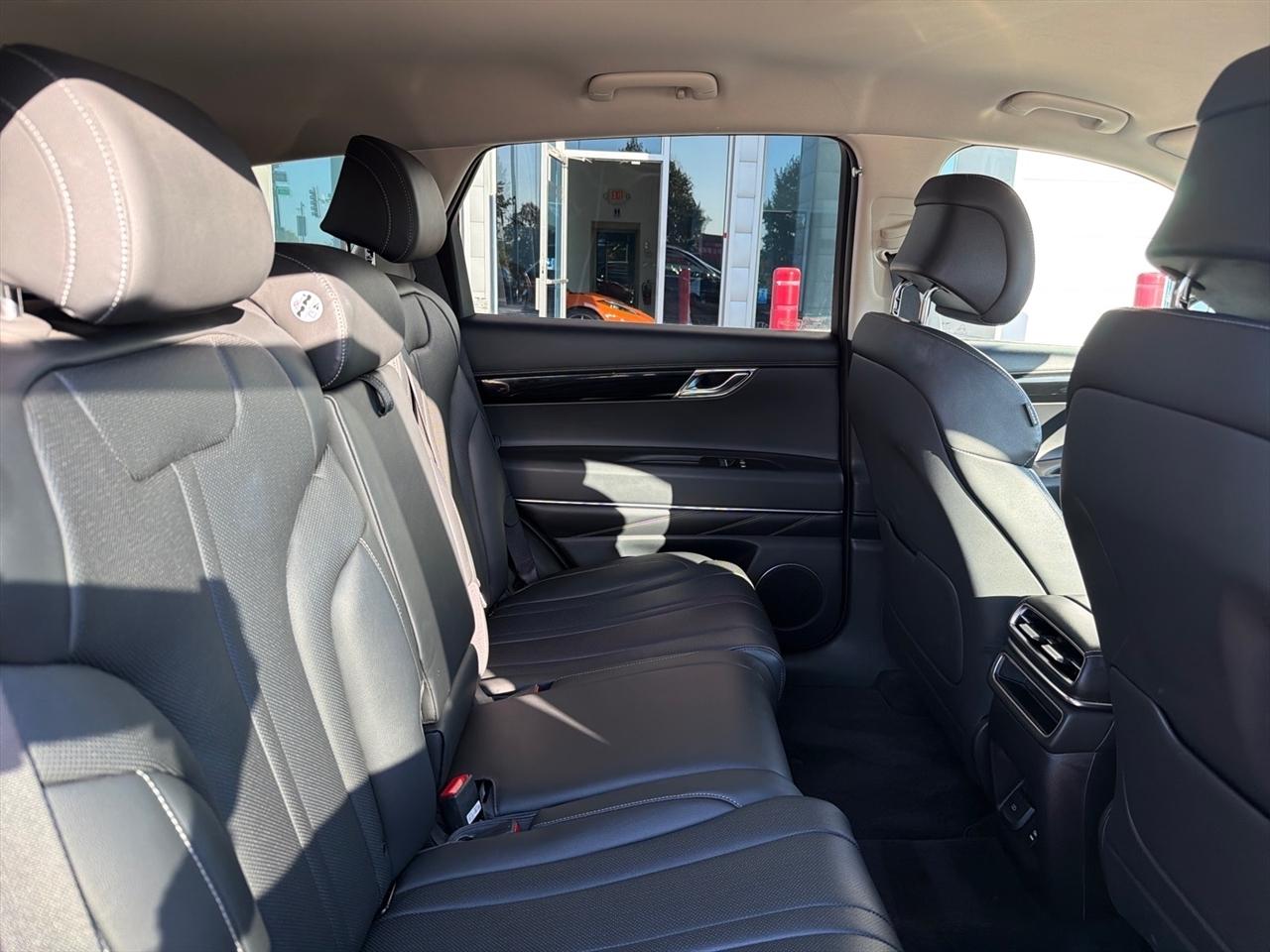 Genesis GV80 2.5T Standard AWD 2025