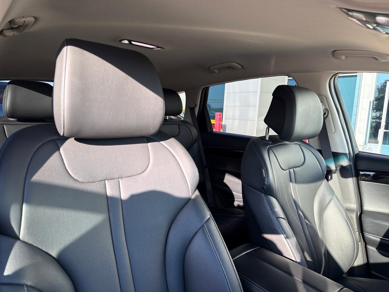 Genesis GV80 2.5T Standard AWD 2025