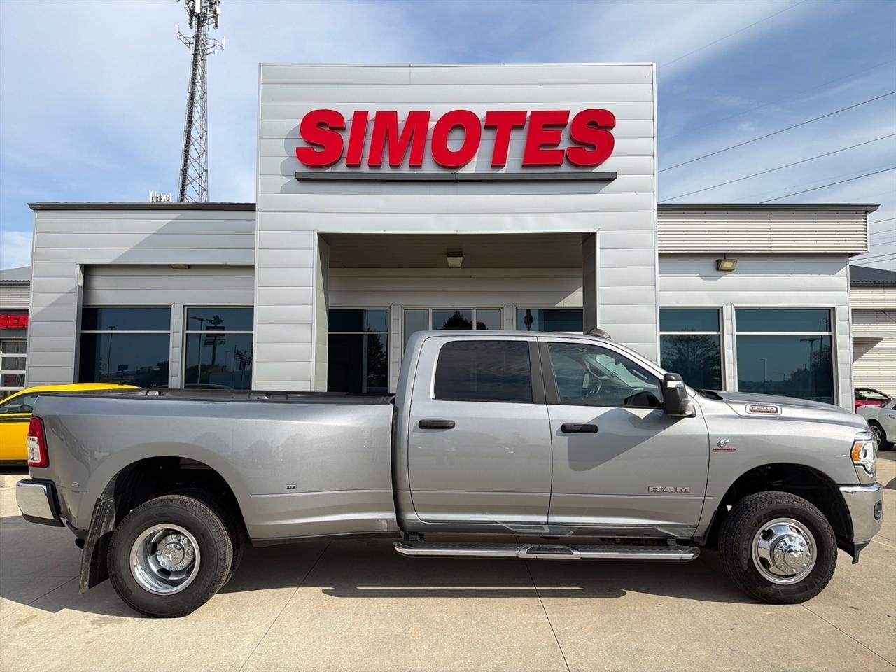 RAM 3500 Big Horn 4x4 Crew Cab 8' Box 2024