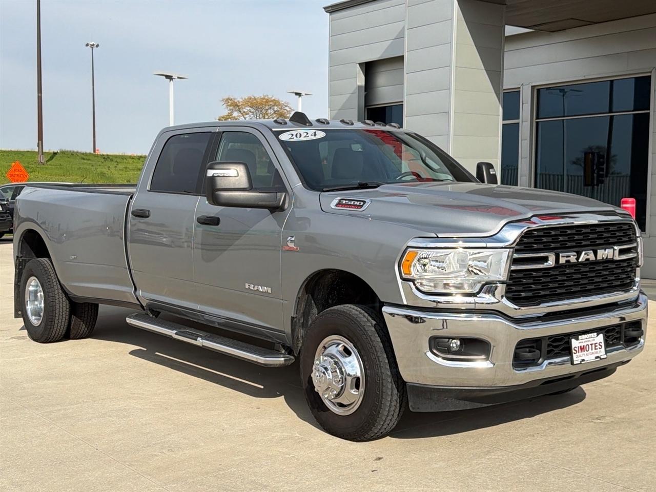 RAM 3500 Big Horn 4x4 Crew Cab 8' Box 2024