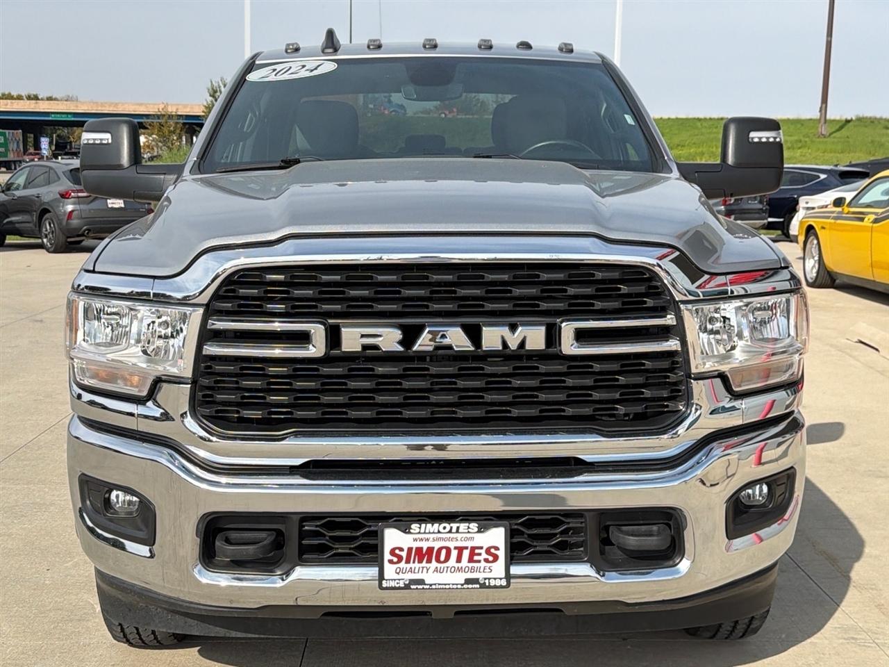 RAM 3500 Big Horn 4x4 Crew Cab 8' Box 2024