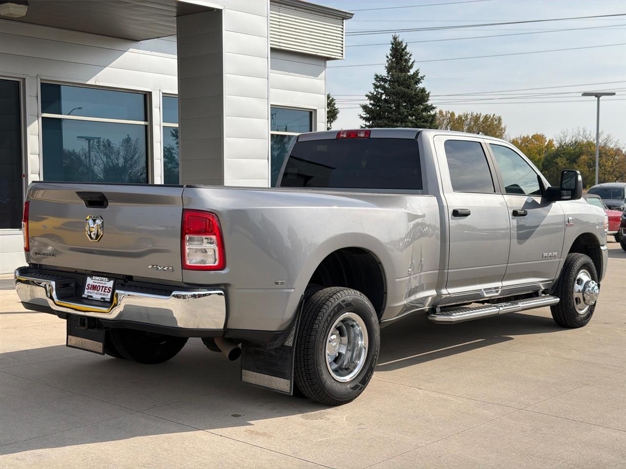 RAM 3500 Big Horn 4x4 Crew Cab 8' Box 2024