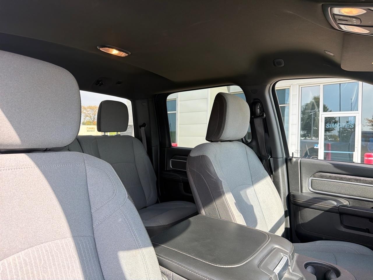 RAM 3500 Big Horn 4x4 Crew Cab 8' Box 2024