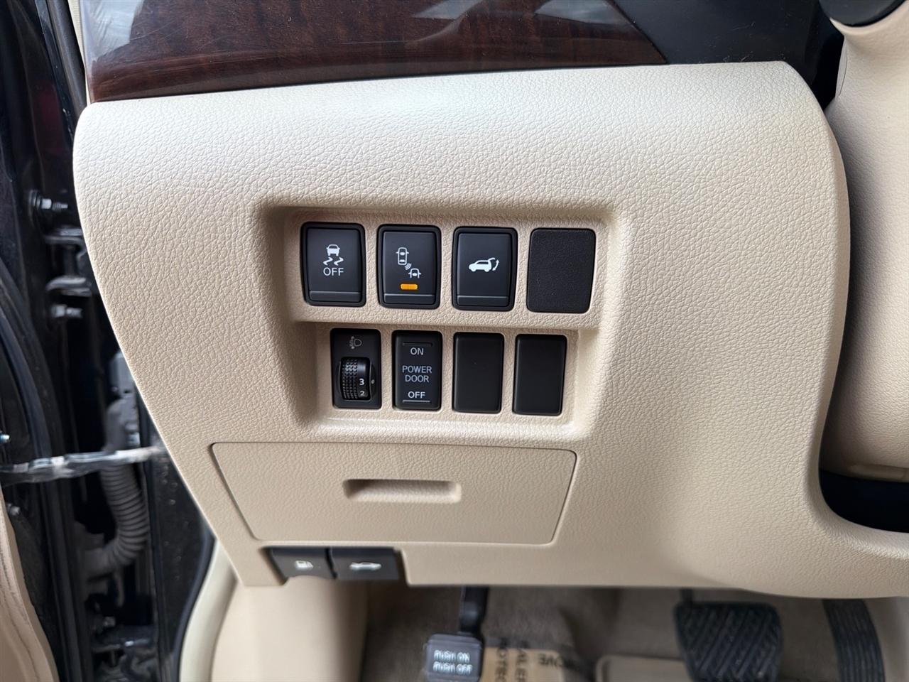 Nissan Quest 4dr Platinum 2015