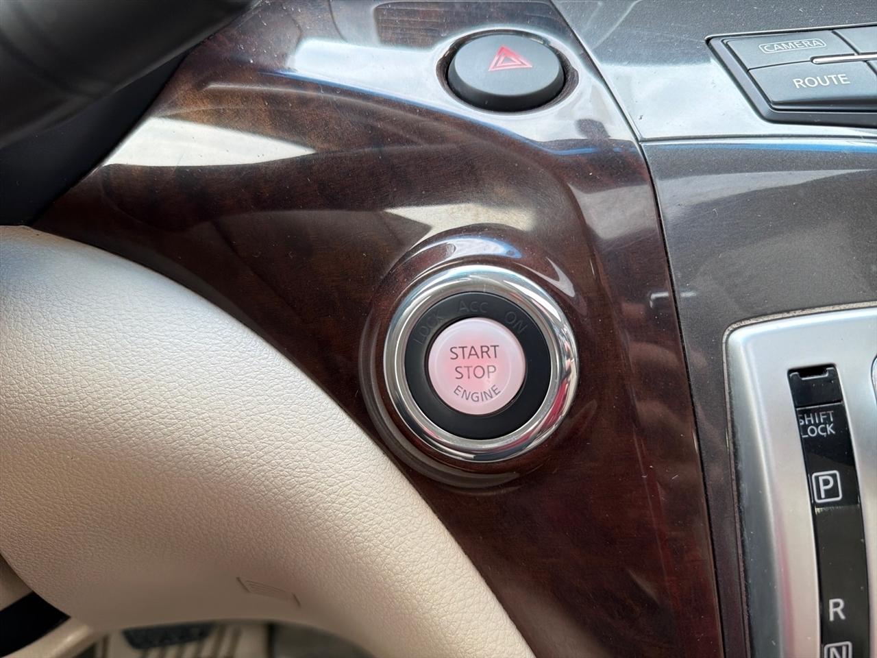 Nissan Quest 4dr Platinum 2015