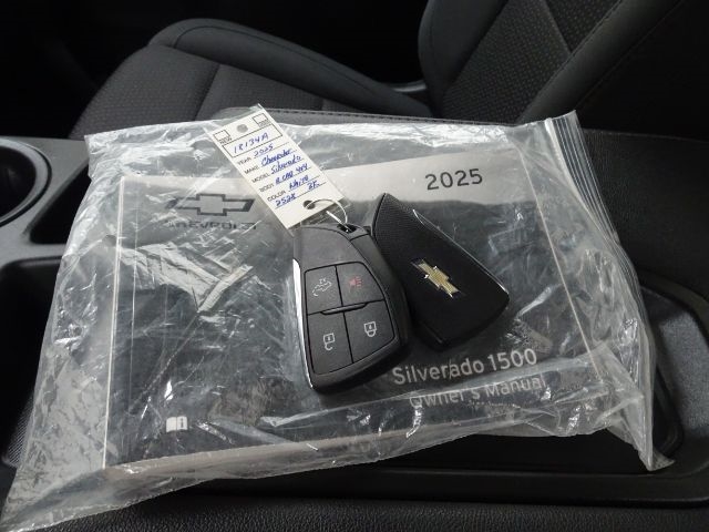 Chevrolet Silverado 1500 4WD Reg Cab 126" Work Truck 2025