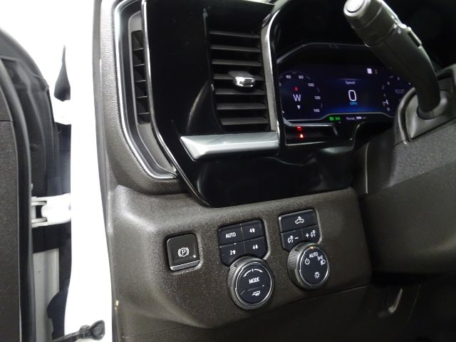 Chevrolet Silverado 1500 4WD Crew Cab 157" LT 2023