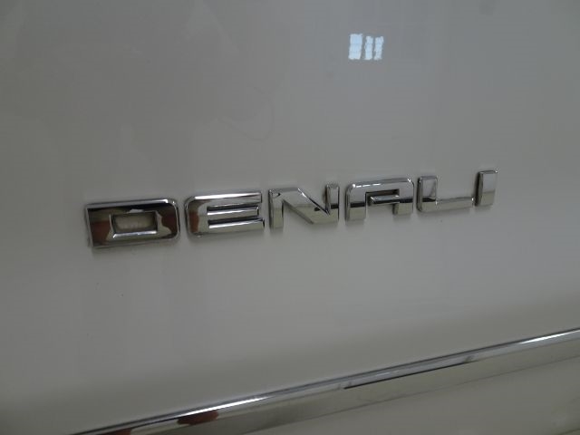 GMC Sierra 1500 4WD Crew Cab 143.5" Denali 2017