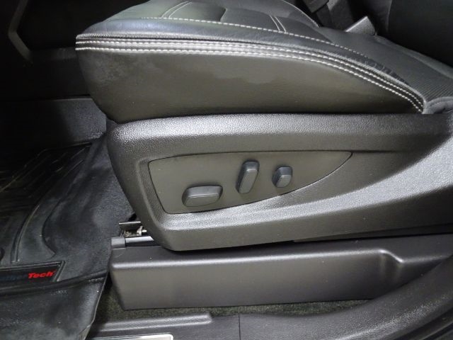 GMC Sierra 1500 4WD Crew Cab 143.5" Denali 2017