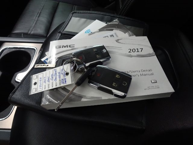 GMC Sierra 1500 4WD Crew Cab 143.5" Denali 2017