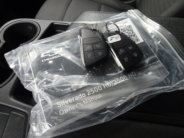 Chevrolet Silverado 2500HD 4WD Crew Cab 159" Custom 2024