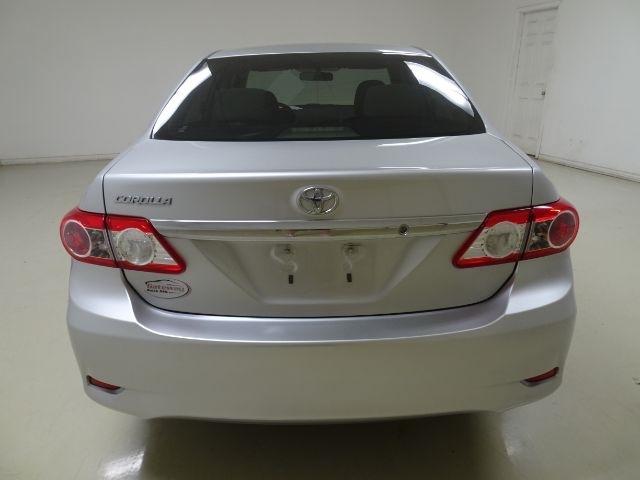 Toyota Corolla 4dr Sdn Auto LE Special Edition (Natl) 2013