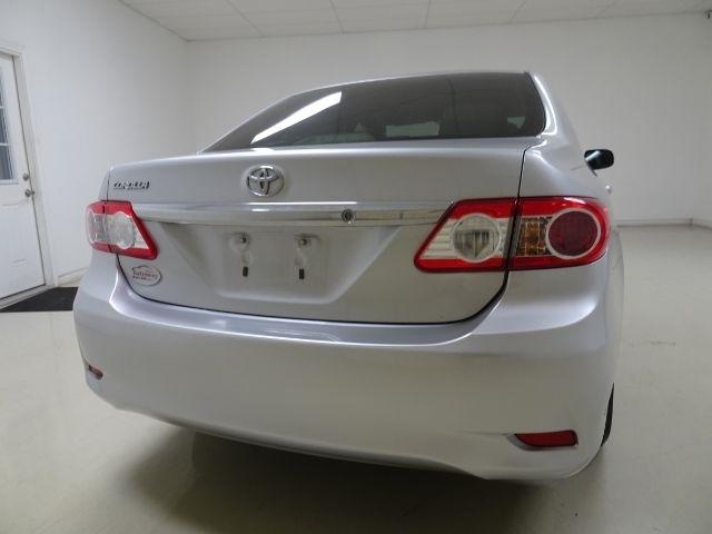 Toyota Corolla 4dr Sdn Auto LE Special Edition (Natl) 2013